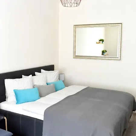 Center Apartment *